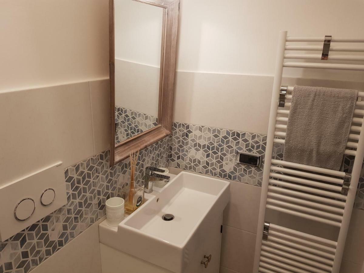 Modern Flat With Panoramic Terrace In Zuccarello Apartment ภายนอก รูปภาพ